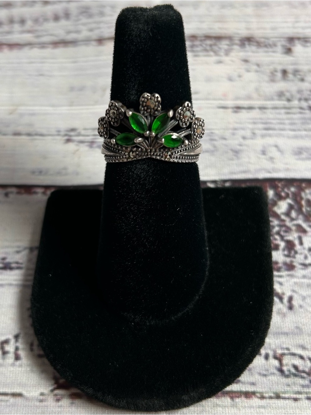 Sterling Silver Emerald Gemstone Ring Size 7.5